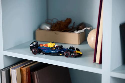 Perfil Lateral do Carro de Corrida Red Bull Racing LEGO