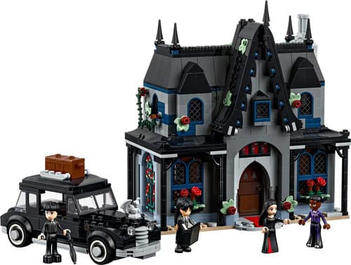 Fachada do Chalé LEGO Wednesday com Carro e Personagens