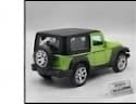 Traseira do Jeep Wrangler com estepe e detalhes realistas