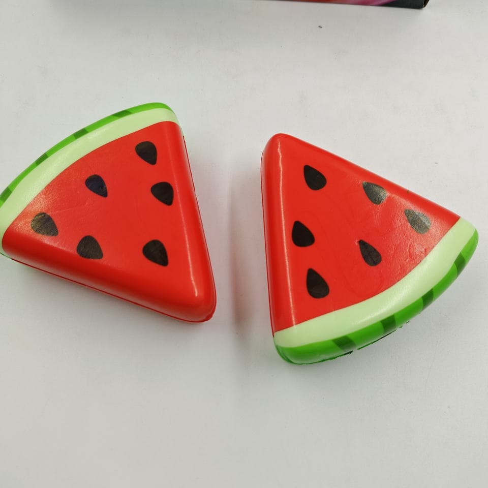 Squishy Melancia Antiestresse Sensorial na Mão